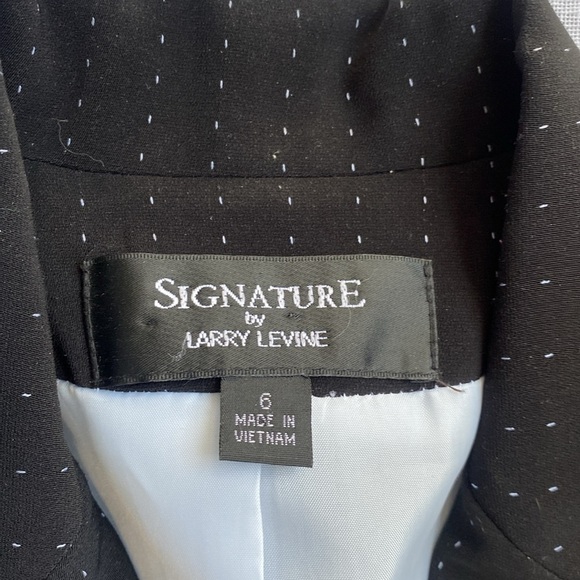 Larry Levine 90s pinstriped blazer with statement buttons. - Picture 7 of 12